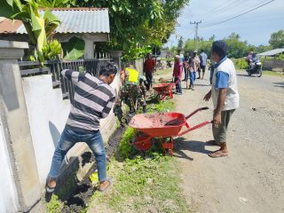Babinsa Ajak Masyarakat Lakukan Kerja Bakti Diwilayah Binaannya 