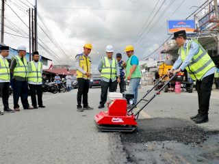 Bupati Aceh Barat Launching Mesin AMP Mini Dinas PUPR