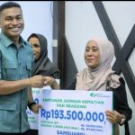 Bupati Safaruddin Serahkan Santunan JKM BPJS Ketenagakerjaan Rp1,04 Miliar kepada 11 Ahli Waris
