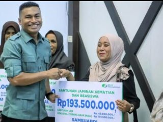 Bupati Safaruddin Serahkan Santunan JKM BPJS Ketenagakerjaan Rp1,04 Miliar kepada 11 Ahli Waris