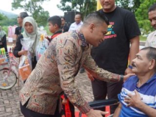 Bansos Rp600 Juta untuk 365 Warga Abdya, 42 Orang Jalani Operasi Katarak Gratis