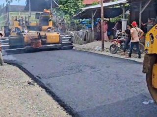 PUPR Aceh Barat Aspal Ruas Jalan Pulo Teungoh - Keutambang yang Rusak Pasca Banjir Akhir November 2025 Lalu 