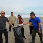 Ciptakan Lingkungan Bersih, Pemkab Aceh Barat Laksanakan Gotong Royong Kawasan Pesisir Pantai