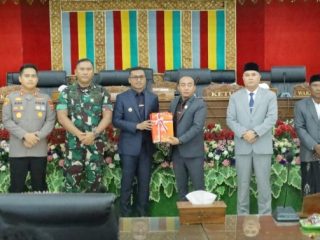 Bupati Safaruddin Serahkan Dokumen Raqan Perubahan 2026 Ke DPRK Abdya