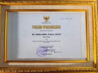 Wakili Aceh, Bupati Safaruddin Terima Penghargaan