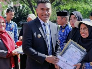 Enam PNS di Abdya Terima SK Pensiun, Bupati Safaruddin : Ini Bentuk Penghargaan Daerah