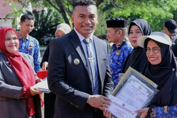 Enam PNS di Abdya Terima SK Pensiun, Bupati Safaruddin : Ini Bentuk Penghargaan Daerah